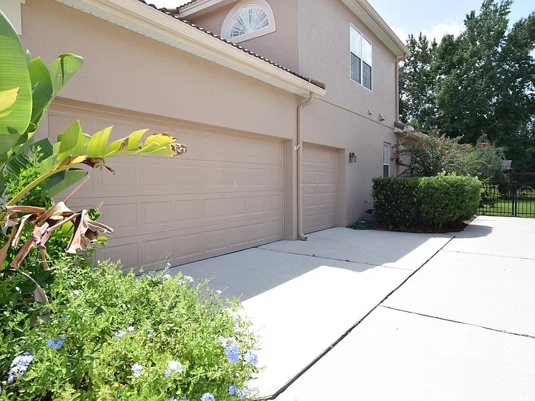 1036 Shadowmoss Cir — Photo 25