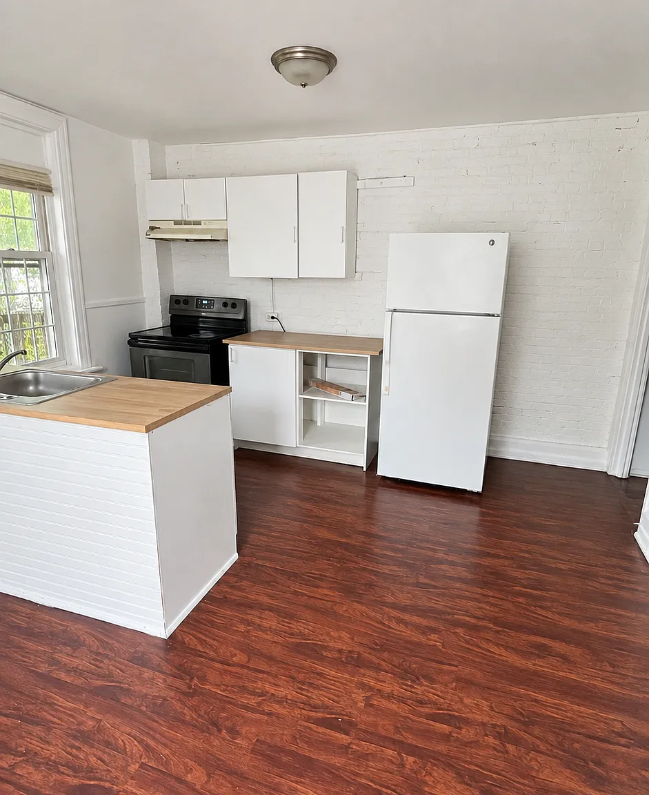 4 bed, $1,400 — Photo 2