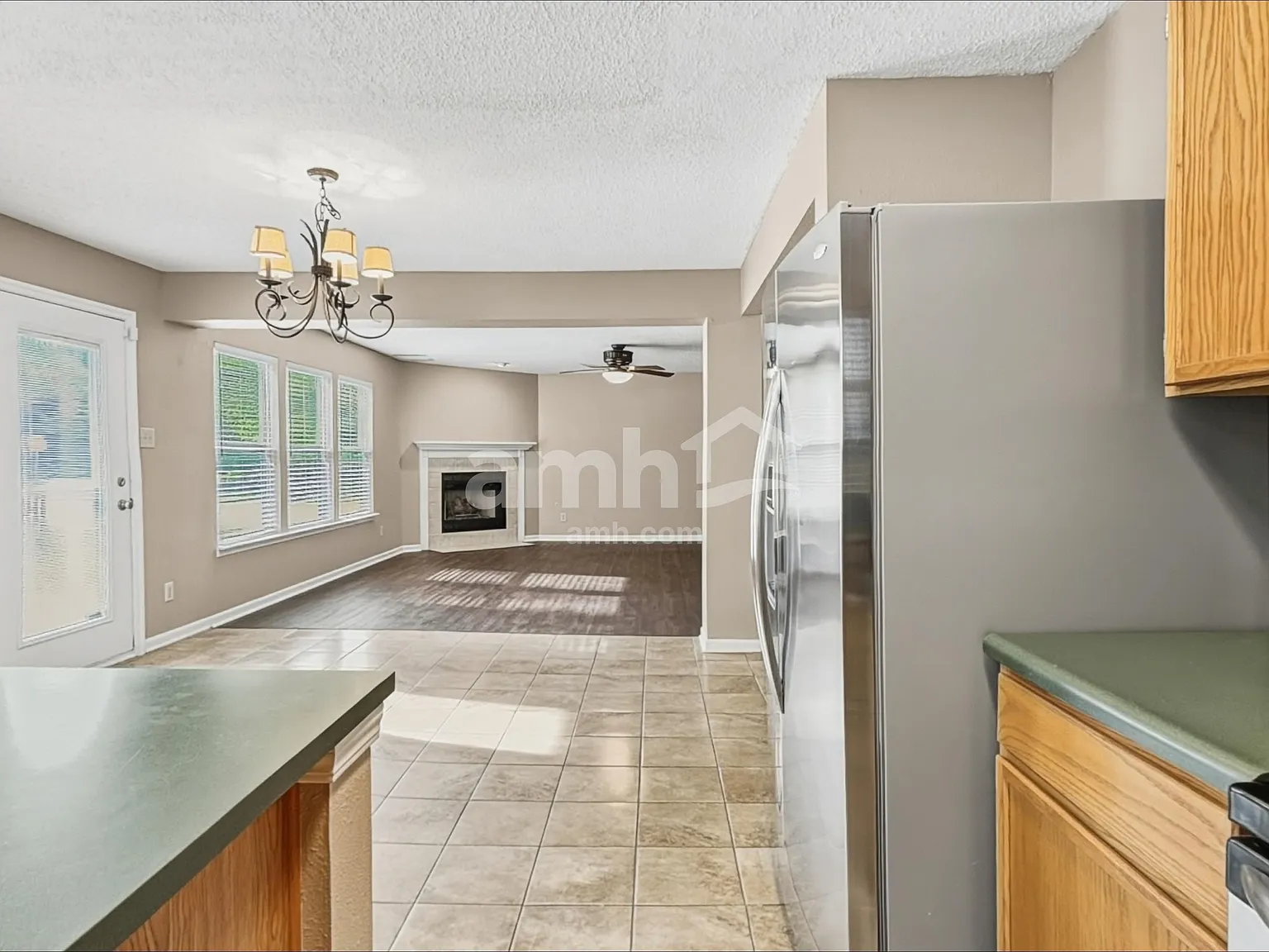 3 bed, 2.5 bath, 3004 sqft, $2,455 — Photo 4