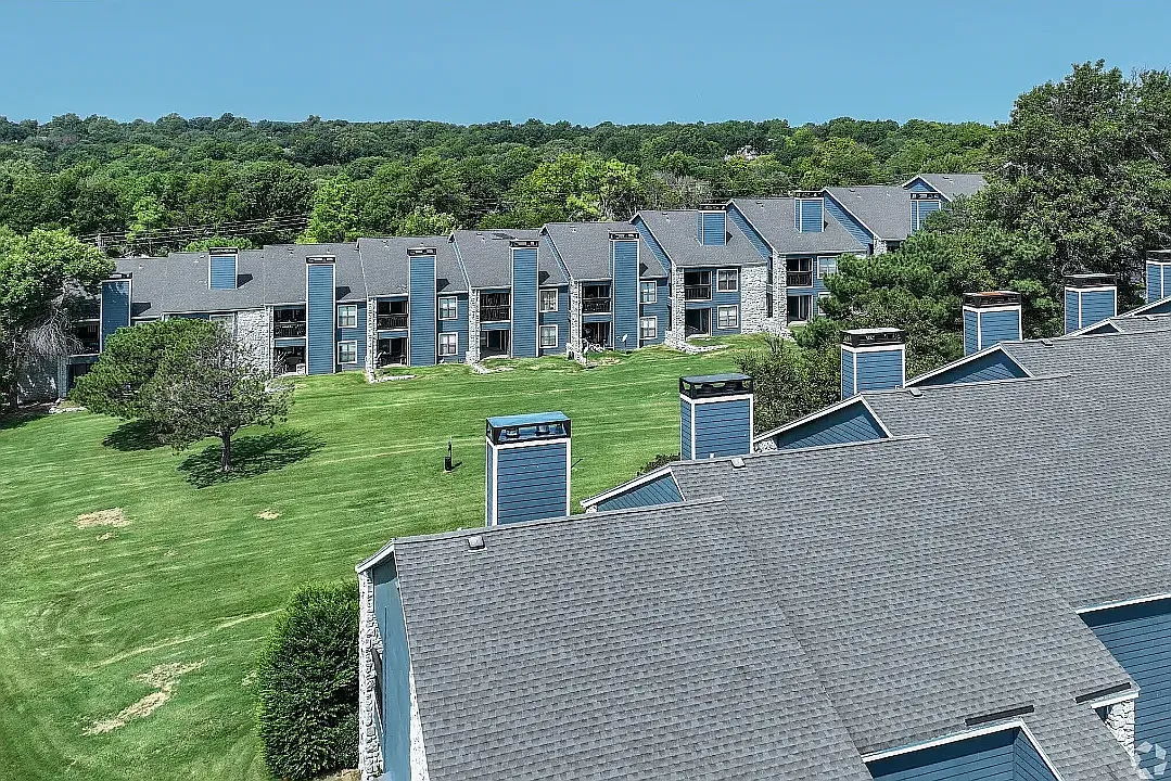 Building Photo - Arden Hills