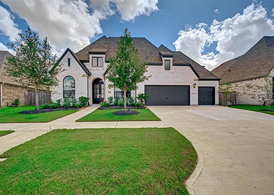 Looking for a home wth a WOW factor? Look no more!! Welcome to 30234 Indigo Falls at Jordan Ranch!