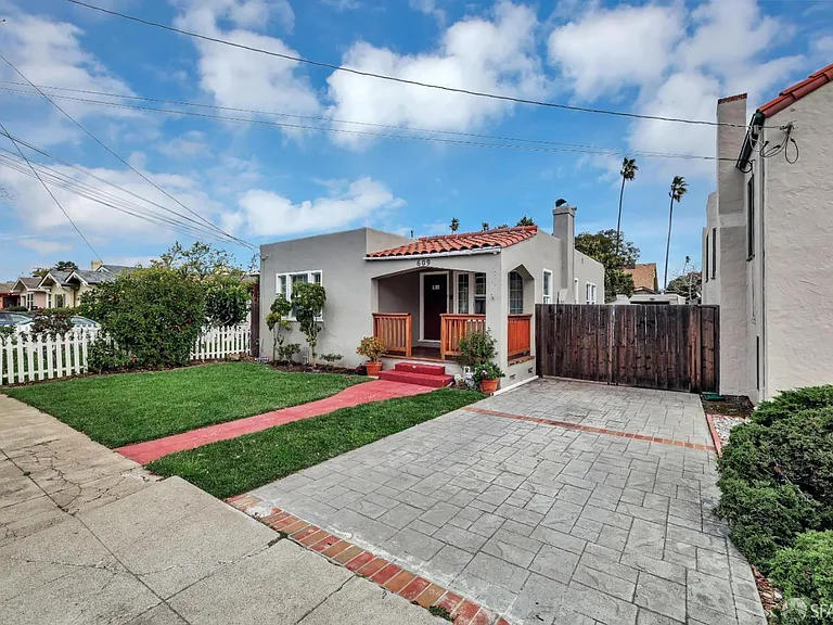 609 S Delaware St — Photo 4