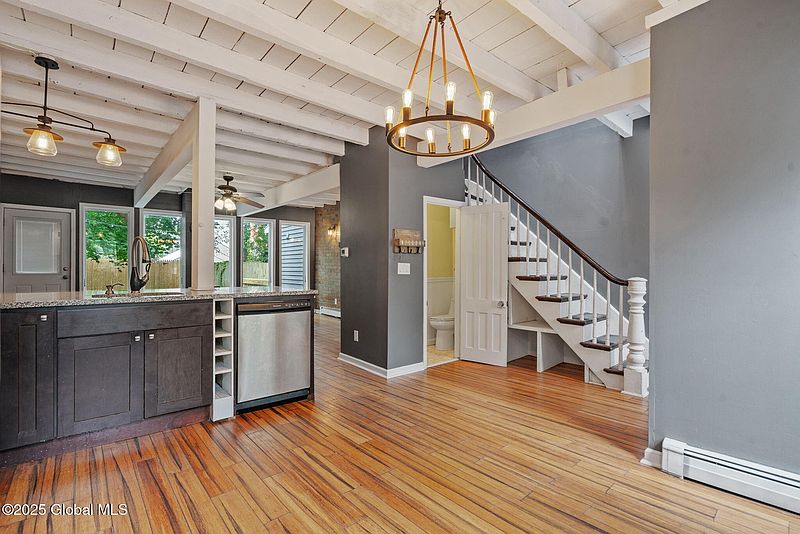 3rd image of 414 Madison Avenue