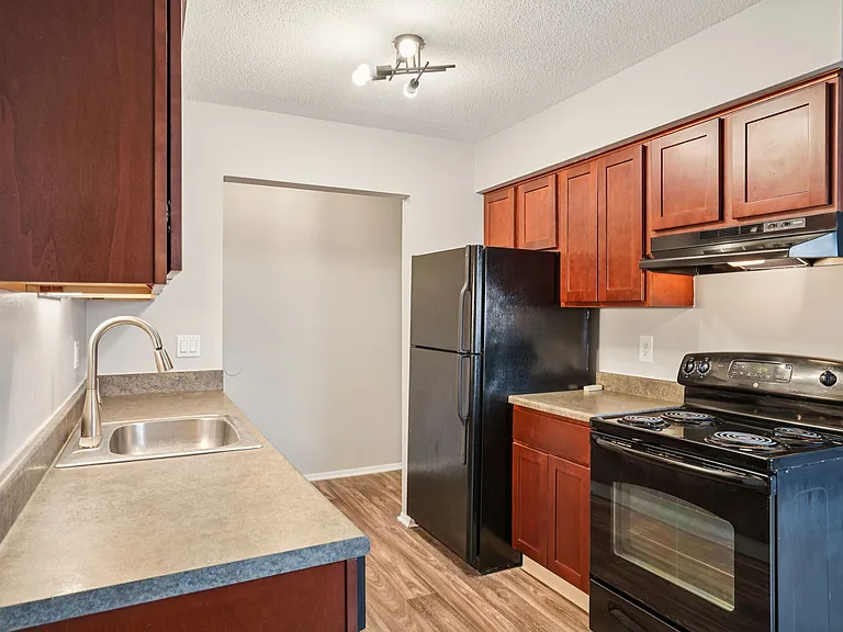 Hillcrest Club Apartments — Photo 45