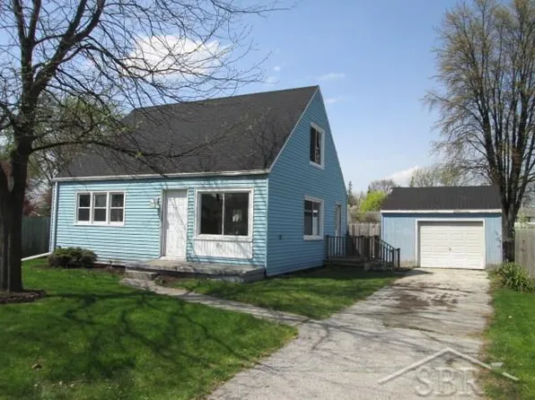 588 Evergreen Ln, Saginaw, MI 48604