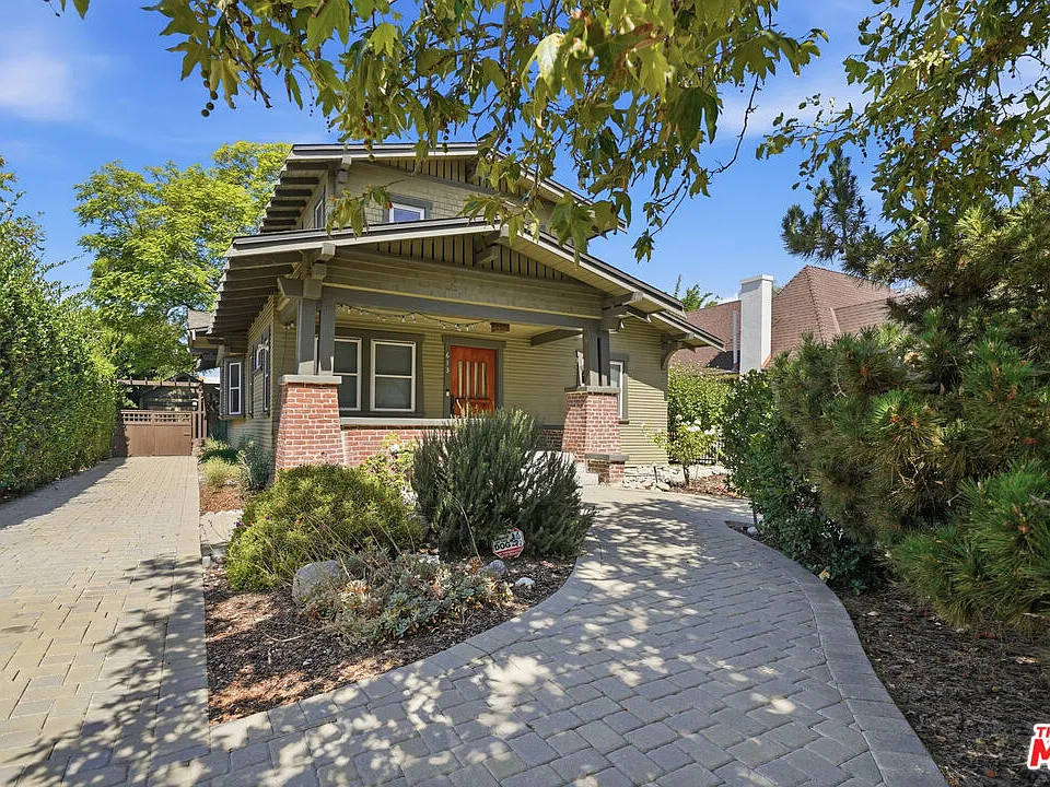 613 N Lucerne Blvd