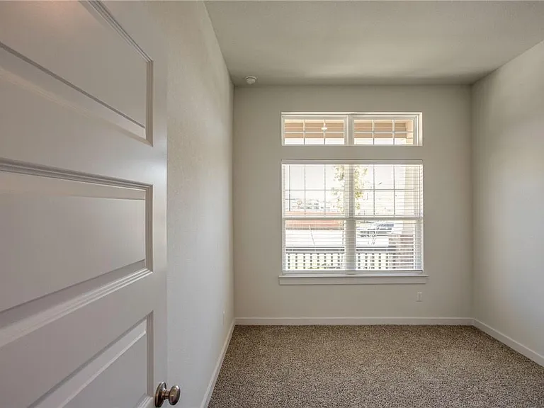 608 Saturnia Dr — Photo 21