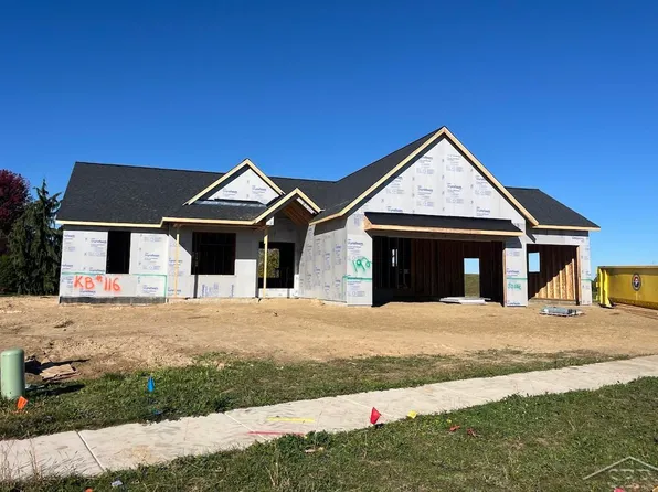 192 Queens Creek Dr, Frankenmuth, MI 48734