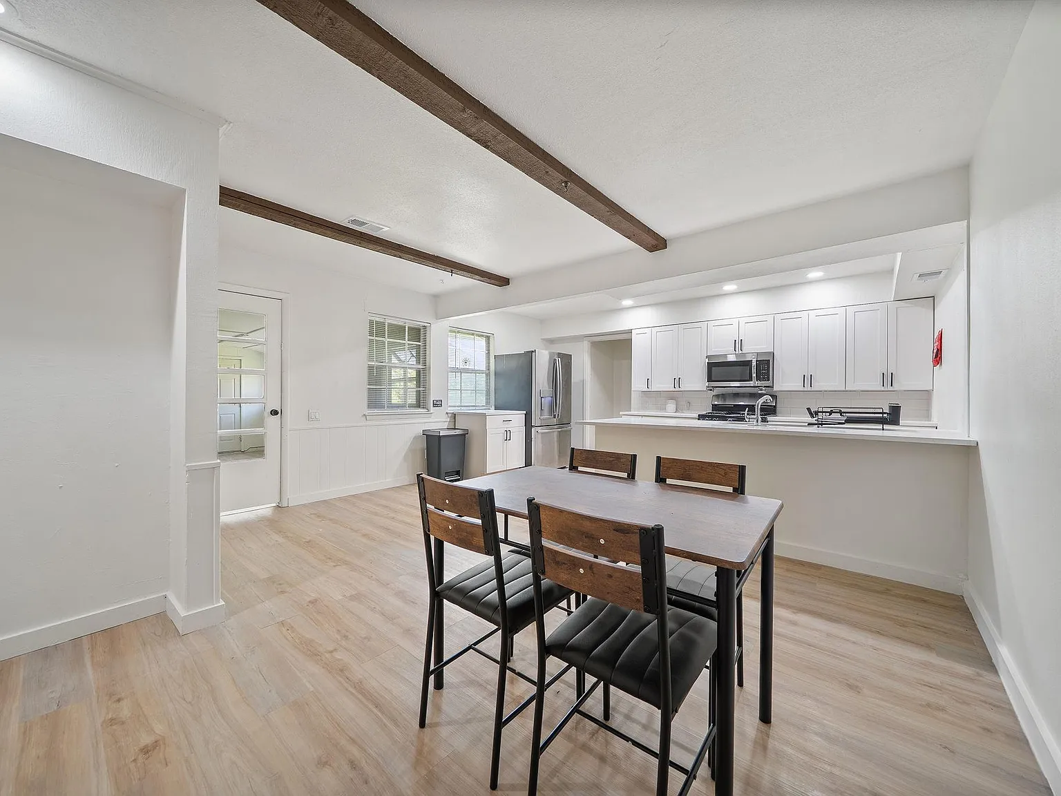 4 bed, 2.0 bath, 2769 sqft, $866 — Photo 4