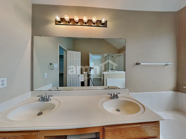 210 Hilltop Dr — Photo 11