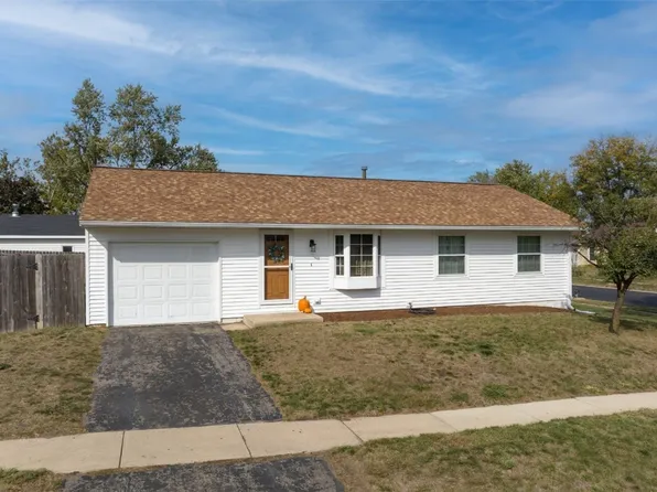 5004 Twin Mound Dr NE, Cedar Rapids, IA 52402