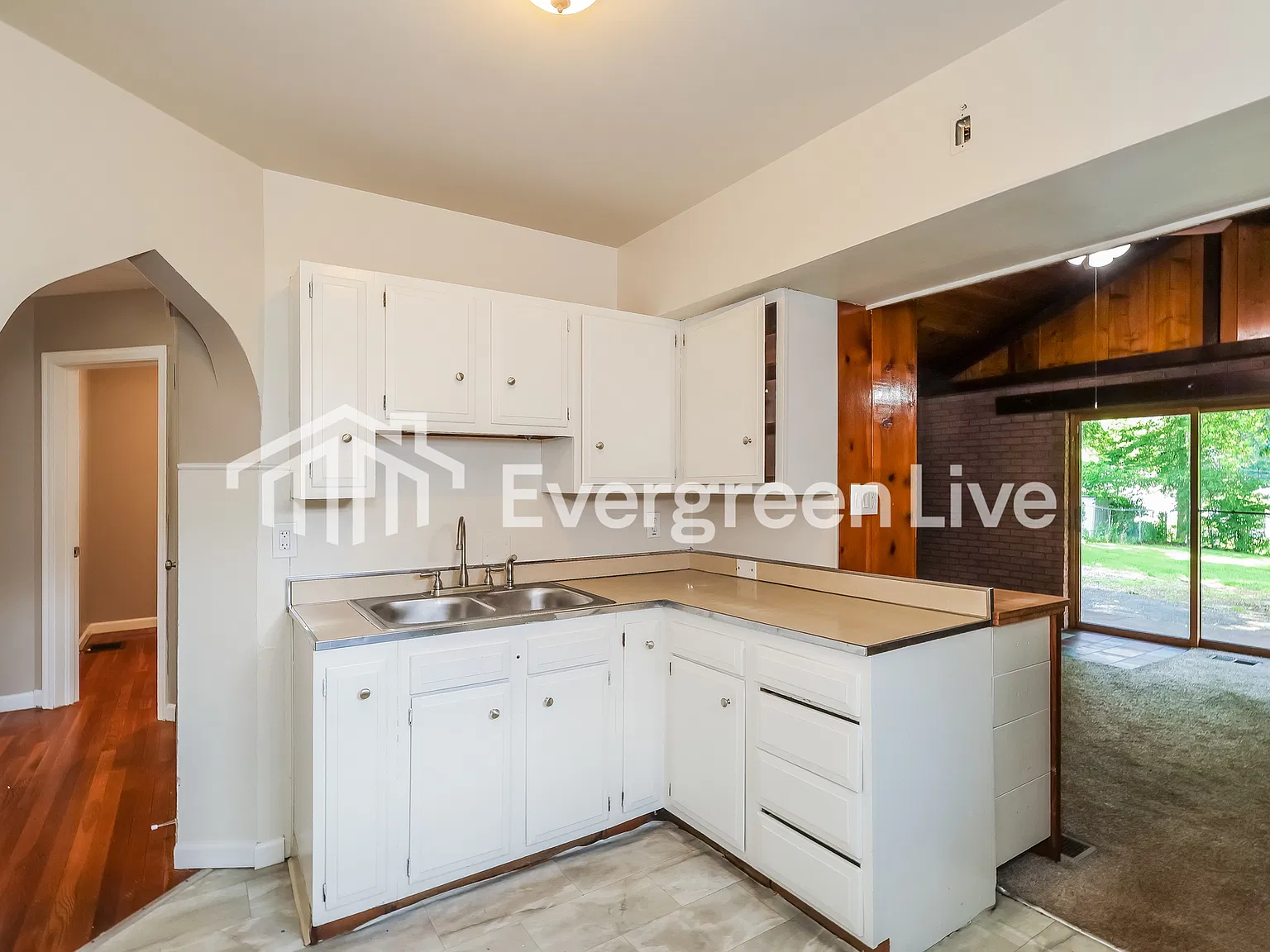 3 bed, 1.0 bath, 1200 sqft, $1,545 — Photo 4