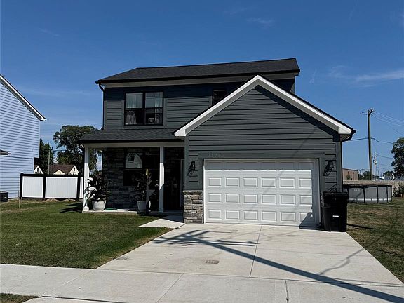 3rd image of 25760 Groveland St