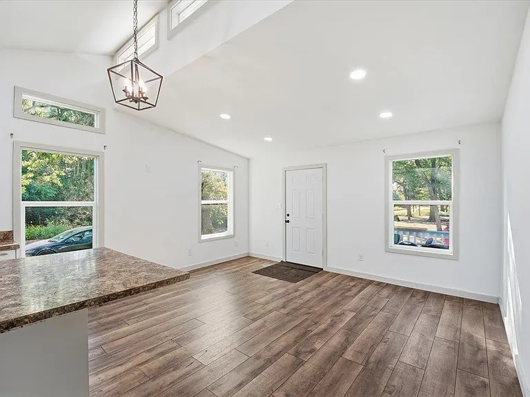 877 Yaupon Dr — Photo 13