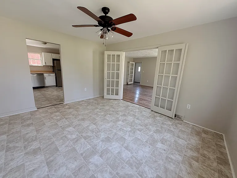 409 S Chestnut St — Photo 10