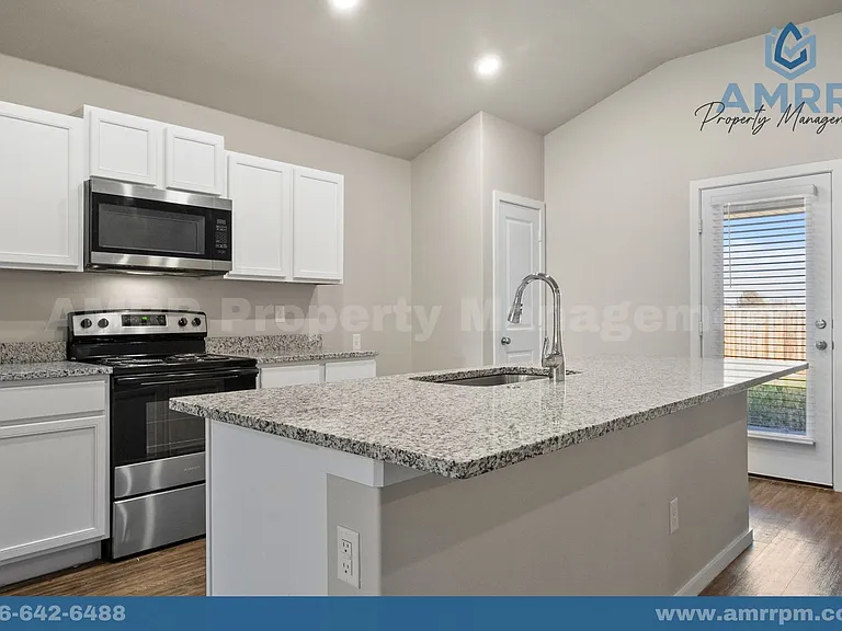 2037 Kenwood Ave — Photo 11