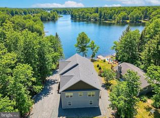 283 Owassa Dr, Pocono Lake, PA