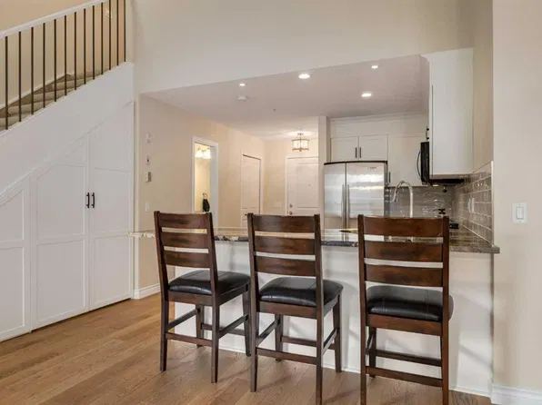 3651 Marda Line SW #301, Calgary, AB T2T 6J7