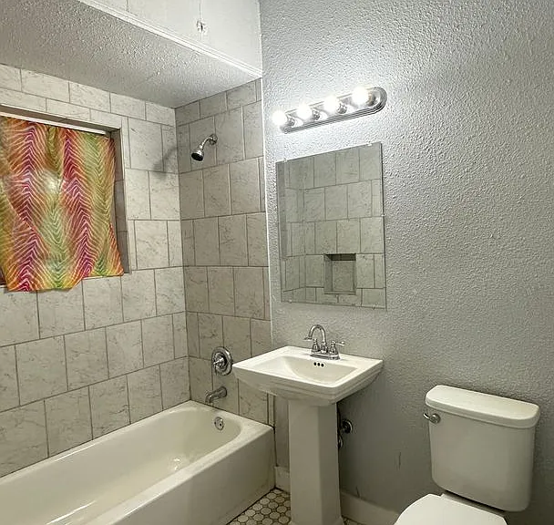 942 Bailey Ave — Photo 13