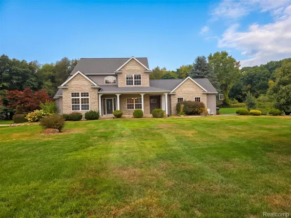 4404 Sundance Cir, Howell, MI 48843