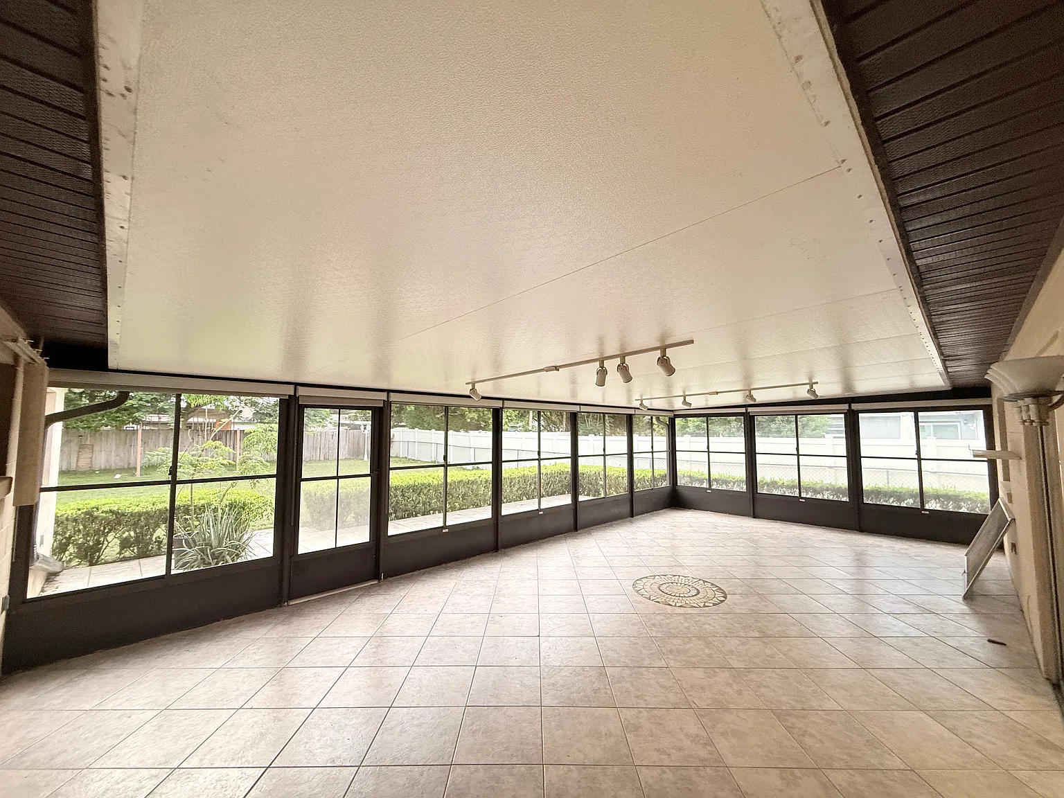 4 bed, 1571 sqft, $2,250 — Photo 2