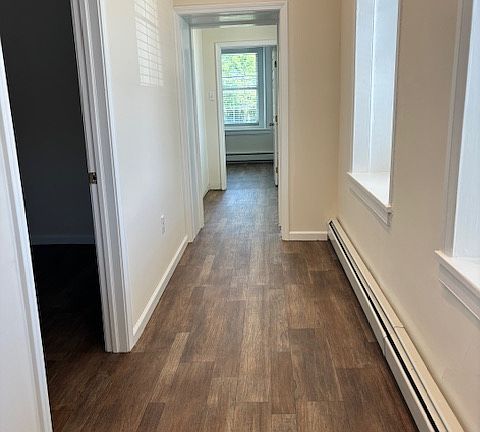 foyer to bedrooms second floor