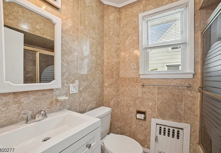 16 Henry St #2 — Photo 13