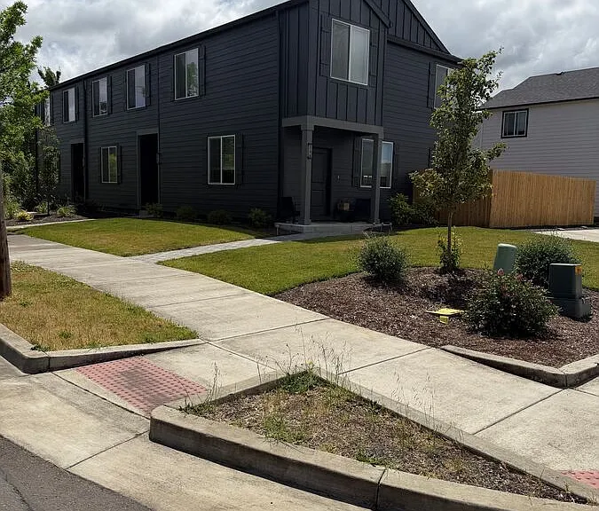 296 28th Ave SE #11A — Photo 1