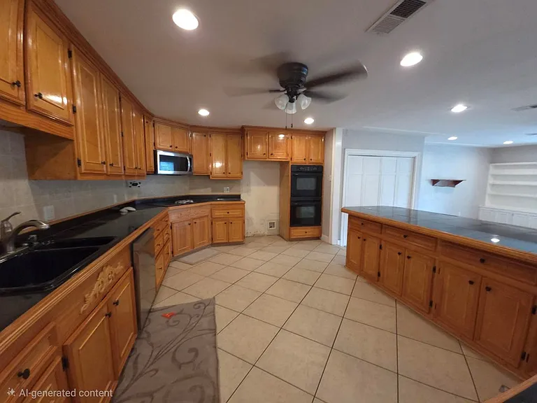 926 Pecan St — Photo 10