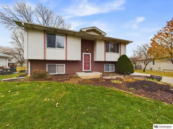 620 W R Street Cir, Lincoln, NE 68528