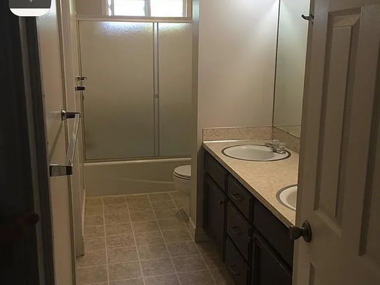 1905 Riviera Cir — Photo 7