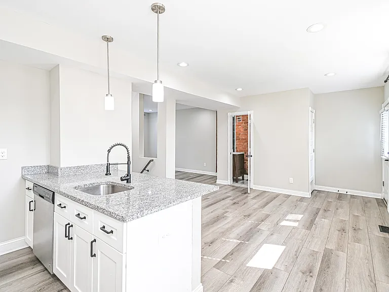 2823 Ashland Ave — Photo 6
