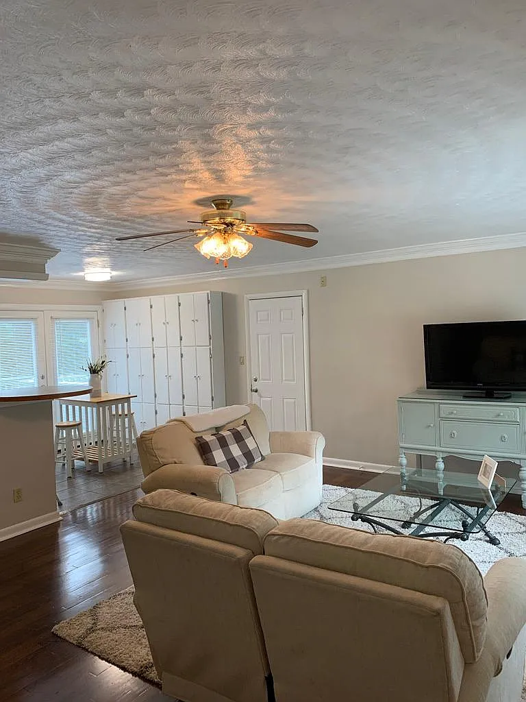 2 bed, 800 sqft, $3,295 — Photo 3
