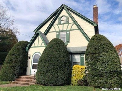 25 Chestnut Street, Westbury, NY, 11590