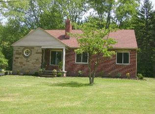 6427 Barton Rd, North Olmsted, OH 44070
