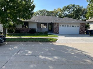 115 Sunny Ridge Dr, Council Bluffs, IA 51503