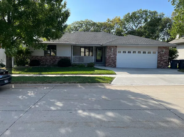 115 Sunny Ridge Dr, Council Bluffs, IA 51503