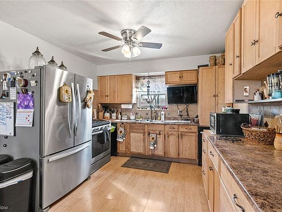 4th image of 34417 Bainbridge Rd