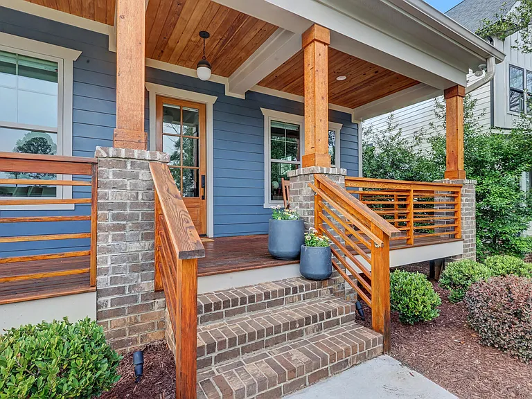 2852 Dorchester Pl — Photo 3