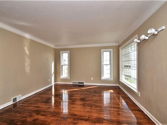 4th image of 11117 Wadsworth Ave