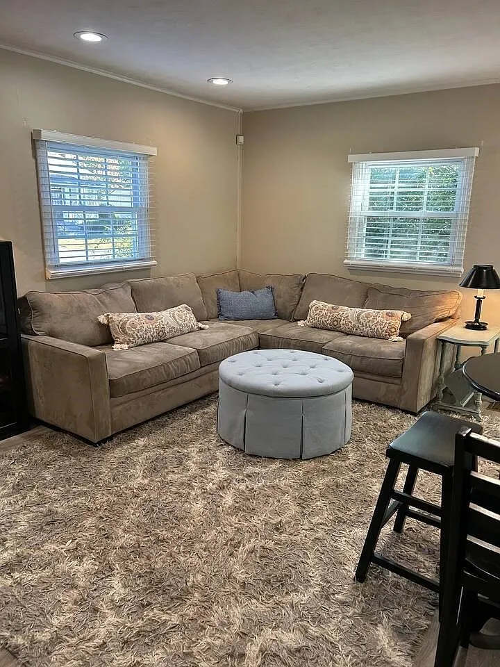 2 bed, 1.0 bath, 880 sqft, $3,500 — Photo 4