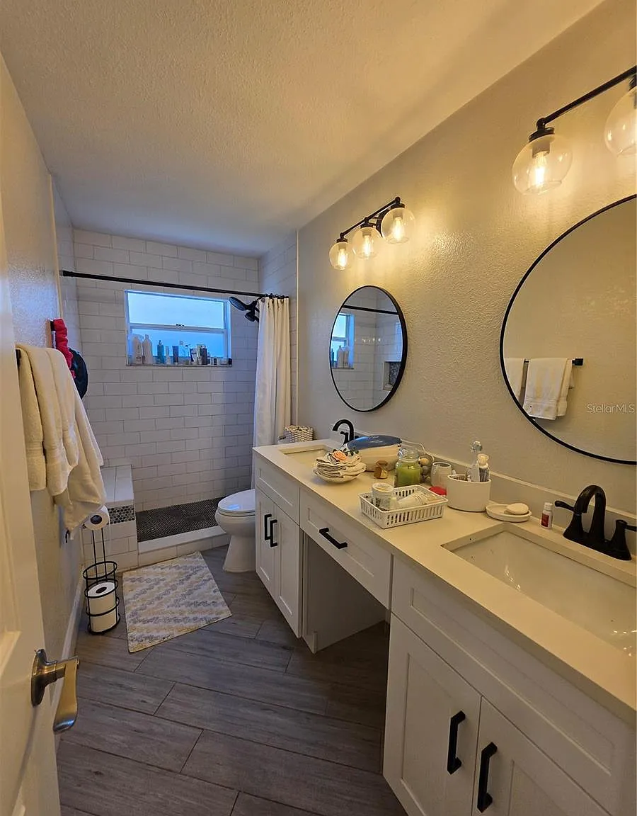 4 bed, 2522 sqft, $4,200 — Photo 3