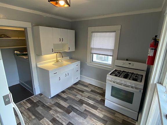 2nd image of 365 19th St SE #2
