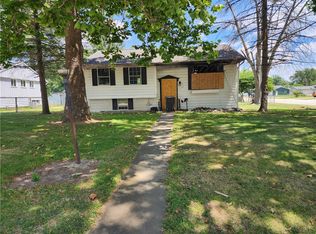 1824 S Richmond Ct, Decatur, IL 62521