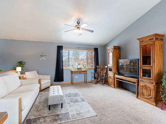 5th image of 14943 Hemlock Dr