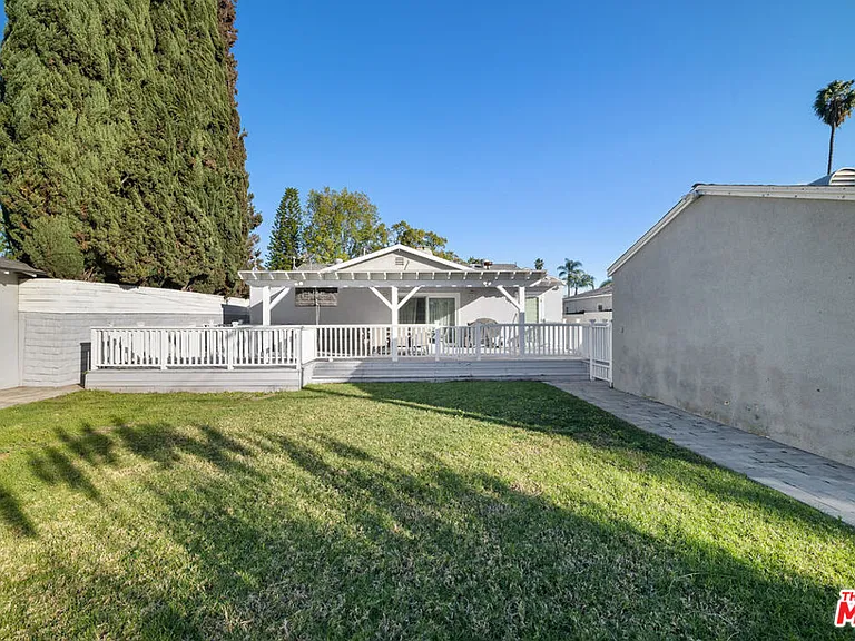 5439 Carpenter Ave — Photo 31