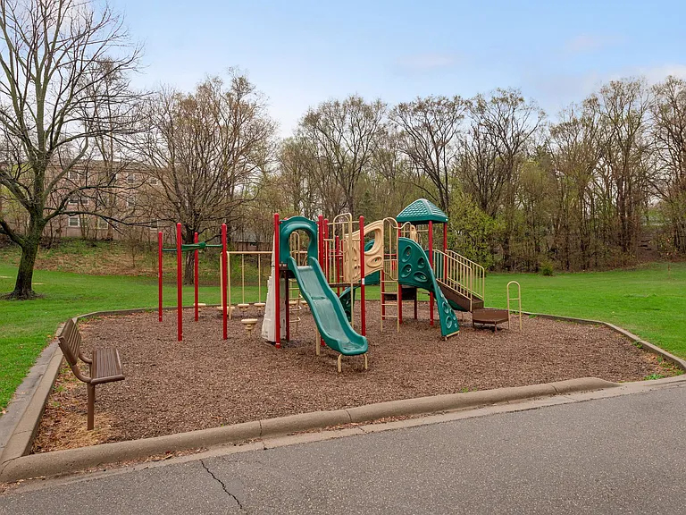 1349 Pennsylvania Ave — Photo 48