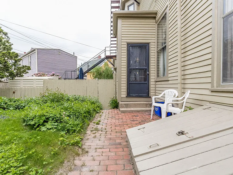 256 Vaughan St — Photo 40