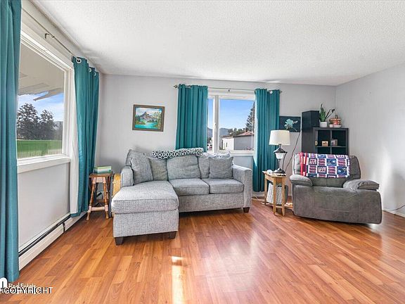 5th image of 127 E Auklet Ave