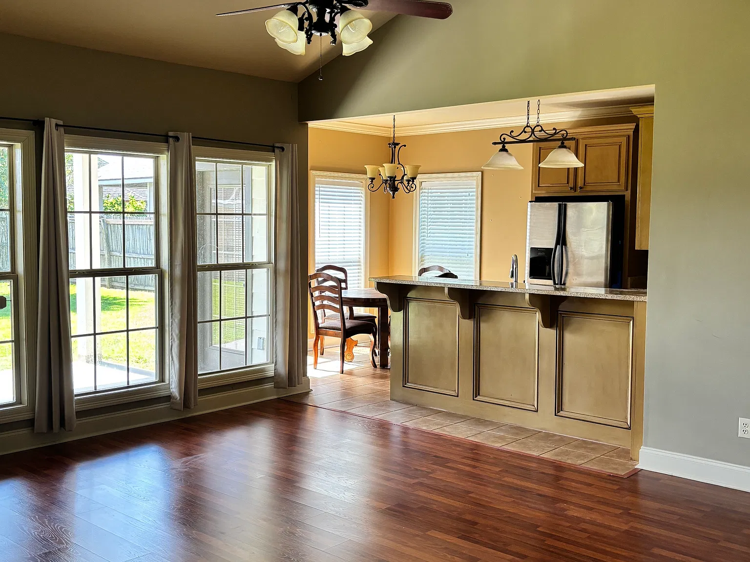 3 bed, 1272 sqft, $1,800 — Photo 4